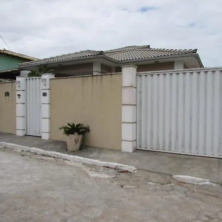 Holiday House With Pool-2